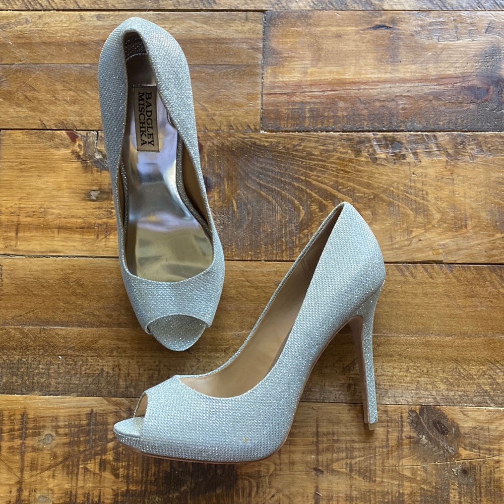 BADGLEY MISCHKA SILVER SPARKLY OPEN TOE HEELS 8.5